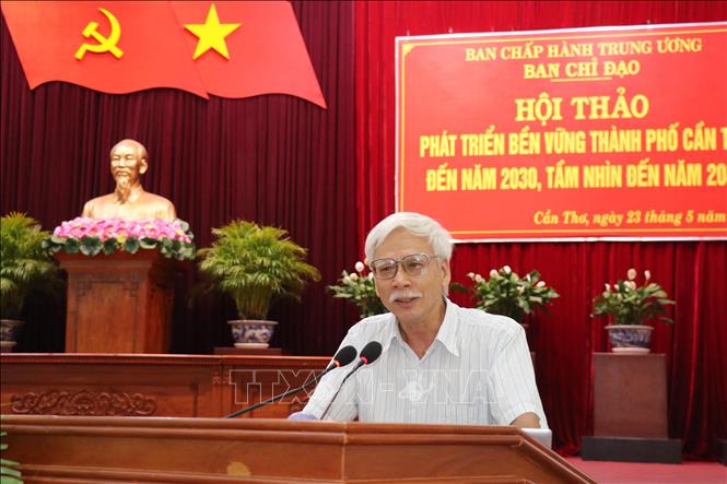 Trong ảnh: TS Vũ Tuấn Anh, Viện Hàn lâm Khoa học xã hội Việt Nam trình bày tham luận. Ảnh: Ngọc Thiện - TTXVN 
