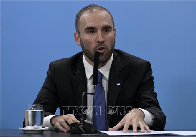 Trong ảnh: Bộ trưởng Tài chính Martin Guzman tại cuộc họp báo ở Buenos Aires, Argentina. Ảnh: AFP/TTXVN