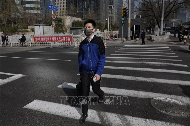 Trong ảnh: Trên một đường phố ở  Bắc Kinh, Trung Quốc. Ảnh: AFP/TTXVN