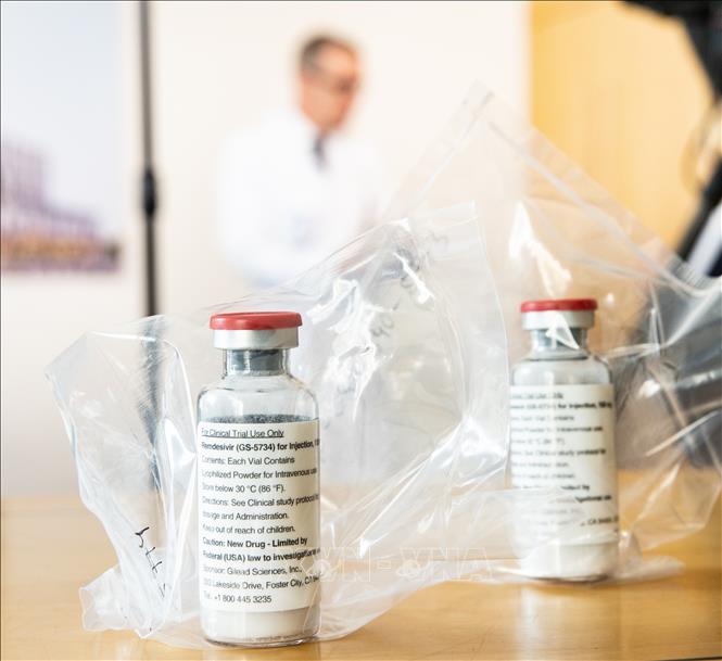 Trong ảnh: Thuốc kháng virus Remdesivir được giới thiệu tại Hamburg, Đức, ngày 8/4/2020. Ảnh: AFP/TTXVN