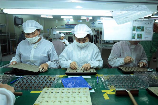 Photo: Manufacturing electronic components at the 4P Co. Ltd. in the northern province of Hung Yen. VNA Photo: Phạm Kiên