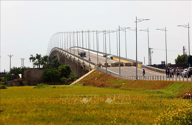 Trong ảnh: Phần cầu chính cầu Thịnh Long bao gồm 19 nhịp có chiều dài hơn 988m. Ảnh: Huy Hùng - TTXVN