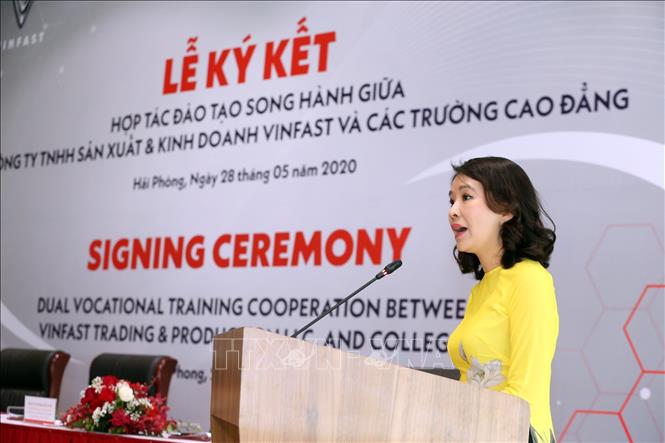 Trong ảnh: Bà Nguyễn Thị Vân Anh, Phó Tổng Giám đốc thường trực Công ty TNHH sản xuất và kinh doanh Vinfast phát biểu tại lễ ký. Ảnh: Anh Tuấn – TTXVN