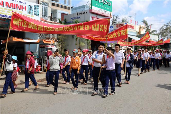Trong ảnh: Thiếu nhi diễu hành nhân dịp Tết thiếu nhi 1/6/2015 và phát động 