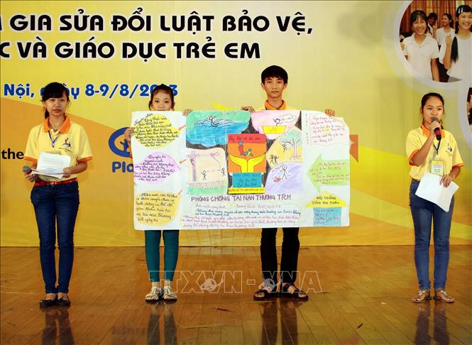 Trong ảnh: Thiếu nhi tại  trình bày về phòng chống tai nạn thương tích cho trẻ em Diễn đàn Trẻ em quốc gia 2013. Ảnh: Nguyễn Thủy - TTXVN