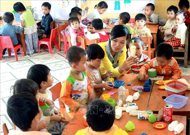 Trong ảnh: Trẻ em tuổi mầm non ở huyện Phù Cừ và Kim Động (Hưng Yên) được hưởng lợi từ chương trình truyền thông thay đổi hành vi về dinh dưỡng của World Vision. Ảnh: Dương Ngọc – TTXVN