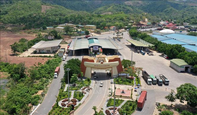 Photo: An overview of Lao Bao International Border Gate from Vietnam side. VNA Photo: Hồ Cầu