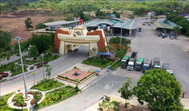Photo: Lao Bao International Border Gate from Vietnam side. VNA Photo: Hồ Cầu