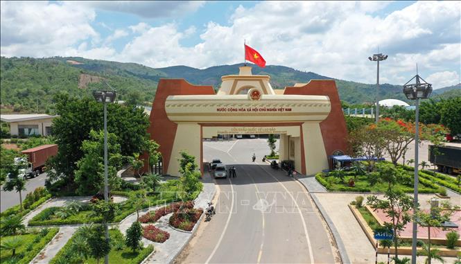 Photo: Lao Bao International Border Gate from Vietnam side. VNA Photo: Hồ Cầu