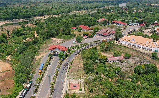 Photo: Lao Bao International Border Gate from Lao side. VNA Photo: Hồ Cầu