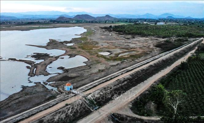 Central Binh Thuan province hit by prolonged drought - VNA Photos ...