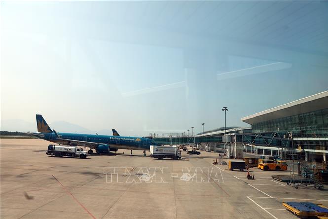 Photo: Vietnam Airlines planes at the Da Nang International Airport in central Da Nang city. VNA Photo: Huy Hùng