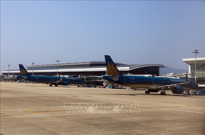 Photo: Vietnam Airlines planes at the Da Nang International Airport in central Da Nang city. VNA Photo: Huy Hùng