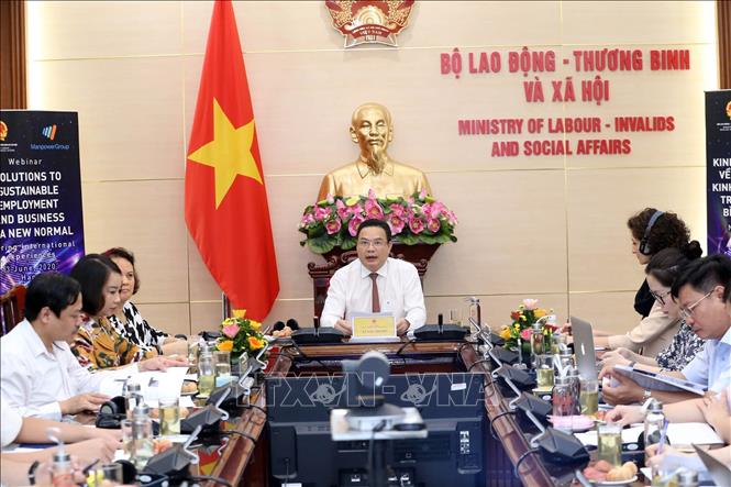 Trong ảnh: Thứ trưởng Bộ Lao động – Thương binh và Xã hội Lê Văn Thanh phát biểu tại điểm cầu Hà Nội. Ảnh: Anh Tuấn – TTXVN