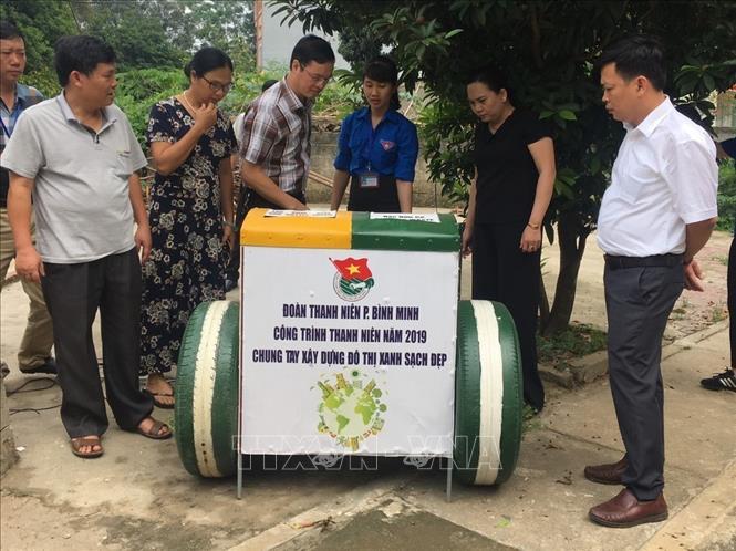 Trong ảnh: Thùng rác thông minh được lựa chọn đặt tại một số tổ dân phố trên địa bàn phường Bình Minh, thành phố Lào Cai nhận được nhiều phản hồi tích cực của người dân. Ảnh: Hương Thu - TTXVN