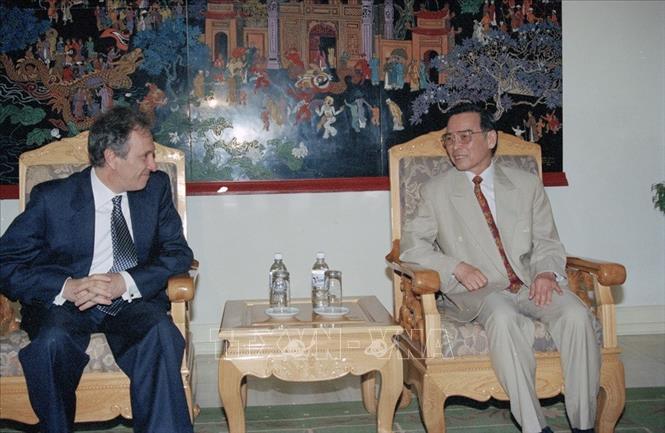 Trong ảnh: Thủ tướng Phan Văn Khải tiếp Bộ trưởng Ngoại giao Thổ Nhĩ Kỳ Ismail Cem thăm hữu nghị chính thức VIệt Nam từ ngày 20 đến 21/2/1998. Ảnh: Nguyễn Khang – TTXVN