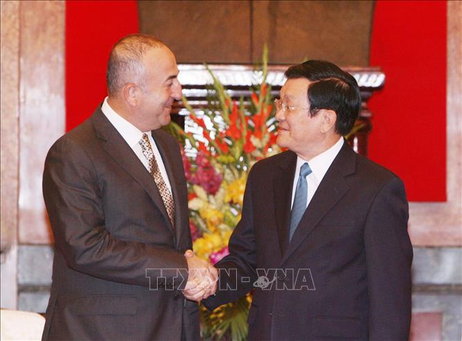 Trong ảnh: Ngày 18/3/2015, tại Phủ Chủ tịch, Chủ tịch nước Trương Tấn Sang tiếp Bộ trưởng Ngoại giao Thổ Nhĩ Kỳ Mevlut Cavusoglu thăm chính thức Việt Nam. Ảnh: Thống Nhất-TTXVN