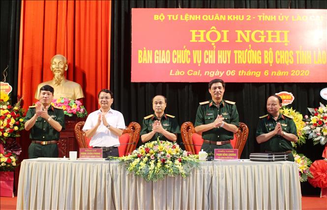 Trong ảnh: Lễ bàn giao chức danh tại Bộ Chỉ huy Quân sự tỉnh Lào Cai. Ảnh: Quốc Khánh - TTXVN
