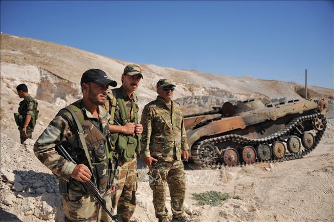 Trong ảnh (tư liệu): Binh sĩ Chính phủ Syria phong tỏa khu vực ẩn náu của các tay súng nổi dậy ở gần al-Lataminah, tỉnh Hama, ngày 25/9/2019. Ảnh: AFP/TTXVN