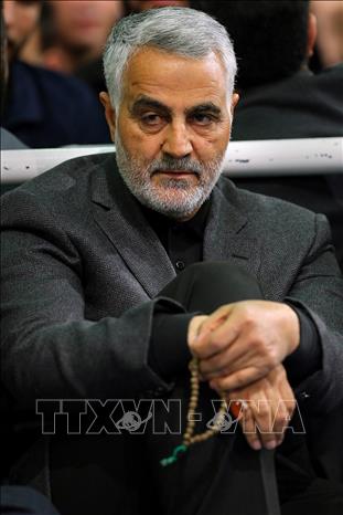 Trong ảnh (tư liệu): Thiếu tướng Qassem Soleimani (giữa), Tư lệnh Lực lượng Quds tại một sự kiện tôn giáo ở Tehran. Ảnh: AFP/TTXVN