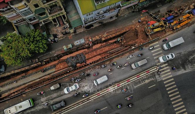 Trong ảnh: Việc mở rộng đoạn đường sẽ giải quyết được bài toán ách tắc cũng như đảm bảo hơn về mặt lưu thông cho tuyến đường trọng yếu. Ảnh: Thành Đạt - TTXVN