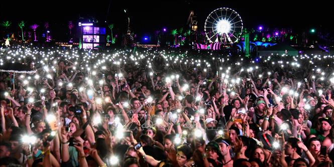 Trong ảnh (tư liệu): Khán giả thưởng thức tại lễ hội âm nhạc Coachella ở Indio, California, Mỹ. Ảnh: Getty Images/TTXVN