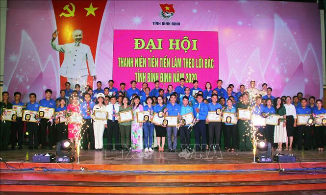 Trong ảnh: 80 cá nhân điển hình tiên tiến trong học tập và làm theo tư tưởng, đạo đức, phong cách Hồ Chí Minh giai đoạn 2016 – 2020 được tuyên dương tại đại hội. Ảnh: Nguyên Linh - TTXVN