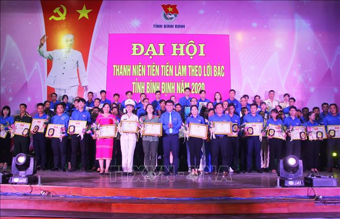 Trong ảnh: 80 cá nhân điển hình tiên tiến trong học tập và làm theo tư tưởng, đạo đức, phong cách Hồ Chí Minh giai đoạn 2016 – 2020 được tuyên dương tại đại hội. Ảnh: Nguyên Linh - TTXVN