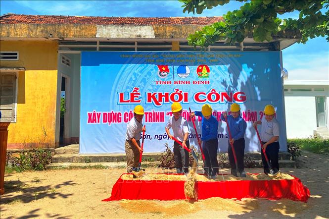 Trong ảnh: Tỉnh đoàn Bình Định khởi công xây dựng “Trường đẹp cho em” tại xã Bình Tân,  huyện Tây Sơn. Ảnh: Nguyên Linh - TTXVN