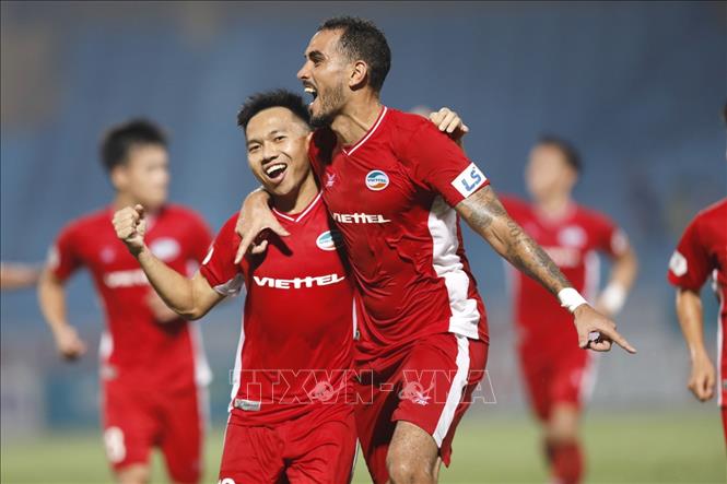 Trong ảnh: Pha ăn mừng bàn thắng gỡ hoà 1- 1 của cầu thủ Khắc Ngọc (số 12 - Viettel). Ảnh: Thành Đạt - TTXVN