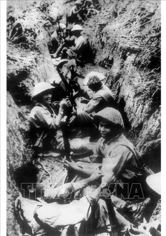 Tác giả Đinh Ngọc Thông được tặng Giải thưởng Nhà nước đợt 3 - năm 2006 với tác phẩm 