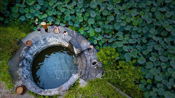 Trong ảnh: Giếng làng cổ tại huyện Hoa Lư. Ảnh: Minh Đức - TTXVN