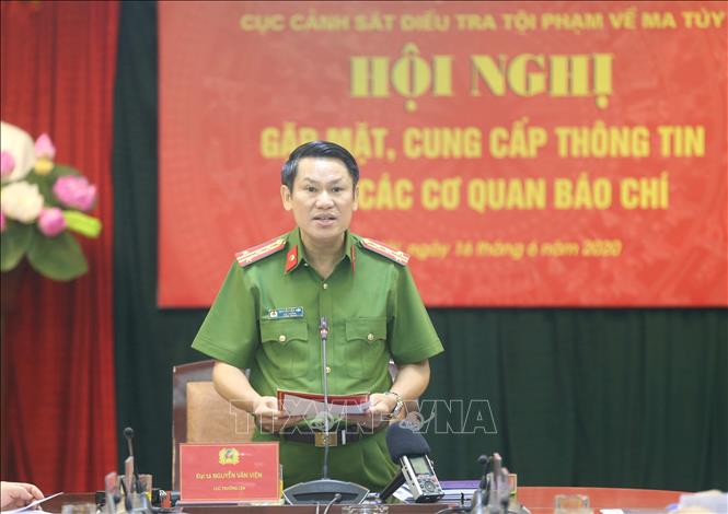 Trong ảnh: Đại tá Nguyễn Văn Viện, Cục trưởng Cục Cảnh sát điều tra tội phạm về ma túy phát biểu khai mạc và trình bày báo cáo tóm tắt tình hình tội phạm về ma túy 6 tháng đầu năm 2020, triển khai cao điểm phòng, chống ma túy (tháng 6/2020). Ảnh: Doãn Tấn - TTXVN