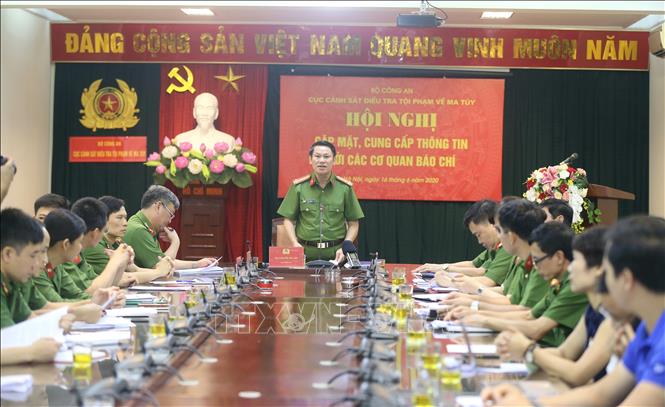 Trong ảnh: Đại tá Nguyễn Văn Viện, Cục trưởng Cục Cảnh sát điều tra tội phạm về ma túy phát biểu khai mạc và trình bày báo cáo tóm tắt tình hình tội phạm về ma túy 6 tháng đầu năm 2020, triển khai cao điểm phòng, chống ma túy (tháng 6/2020). Ảnh: Doãn Tấn - TTXVN