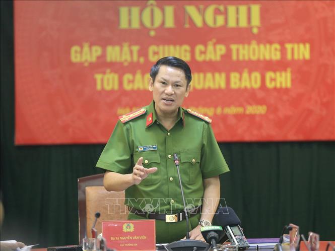 Trong ảnh: Đại tá Nguyễn Văn Viện, Cục trưởng Cục Cảnh sát điều tra tội phạm về ma túy trả lời các câu hỏi của phóng viên. Ảnh: Doãn Tấn - TTXVN
