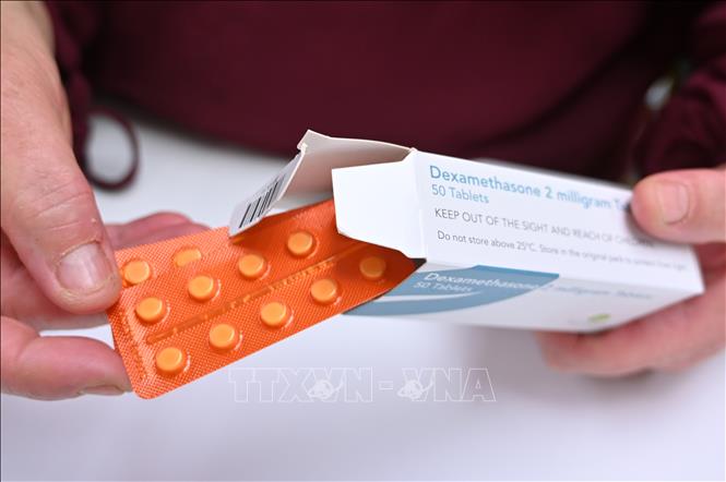 Trong ảnh: Thuốc dexamethasone được bán tại hiệu thuốc ở London, Anh, ngày 16/6/2020. Ảnh: AFP/ TTXVN
