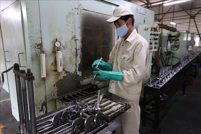 Trong ảnh: Sản xuất trục khuỷu cho xe có động cơ tại Công ty TNHH Một thành viên Diesel Sông Công. Ảnh: Anh Tuấn – TTXVN