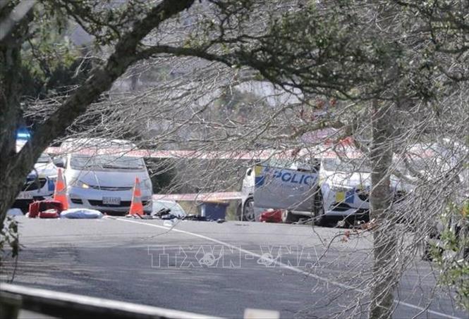 Trong ảnh: Cảnh sát phong tỏa hiện trường vụ xả súng ở thành phố Auckland, New Zealand ngày 19/6/2020. Ảnh: NZ Herald/TTXVN