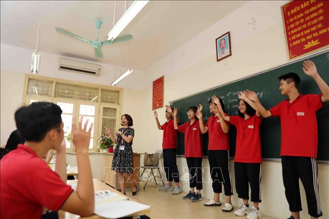 Trong ảnh: Việc rà soát để tạo cơ hội cho giáo viên được đào tạo theo chuẩn quốc tế là thực sự cần thiết, giáo viên tham gia đào tạo còn được hỗ trợ toàn bộ kinh phí trong quá trình tham gia đào tạo, được giảm thời gian giảng dạy tại trường là điều không phải địa phương nào cũng làm được. Ảnh: Thanh Tùng-TTXVN