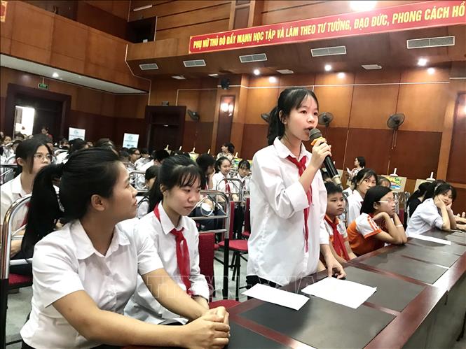Trong ảnh: Gần 200 phụ nữ và trẻ em, đại diện các tầng lớp trên địa bàn thành phố tham dự diễn đàn. Ảnh: Kim Thu - TTXVN