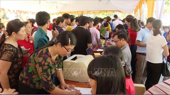 Trong ảnh: Chương trình thu hút hơn 1.000 cán bộ, giáo viên, đoàn viên thanh niên, lực lượng vũ trang và người lao động trên địa bàn huyện Lệ Thủy tham gia đăng ký hiến máu. Ảnh: Võ Dung - TTXVN