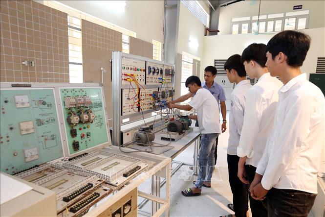 Trong ảnh: Lớp học thực hành Điện công nghiệp của Trường Trung cấp Dân tộc nội trú tỉnh Thái Nguyên. Ảnh: Anh Tuấn – TTXVN