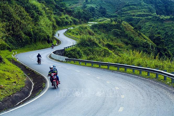 Trong ảnh: Tây Bắc nổi tiếng với những cung đường đèo núi quanh co. Ảnh: Phan Tuấn Anh (Ảnh tư liệu) - TTXVN