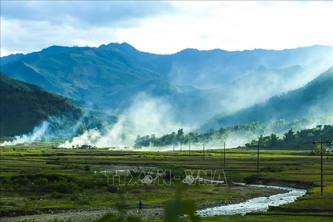 Trong ảnh: Vẻ đẹp bình dị nơi núi rừng Tây Bắc. Ảnh: Phan Tuấn Anh - TTXVN