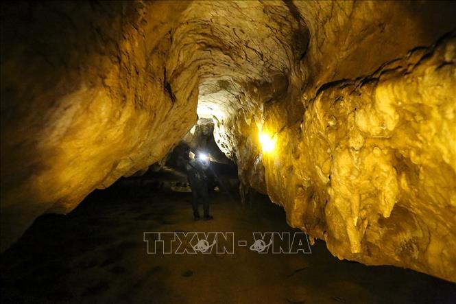 Trong ảnh: Hang Chua Ta (huyện Điện Biên, tỉnh Điện Biên) là điểm đến khám phá của nhiều du khách. Ảnh: Phan Tuấn Anh - TTXVN