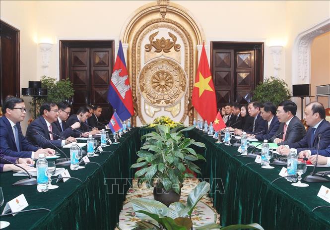 Trong ảnh: Sáng 27/11/2018, tại Hà Nội, Phó Thủ tướng, Bộ trưởng Bộ Ngoại giao Phạm Bình Minh hội đàm với Phó Thủ tướng, Bộ trưởng Bộ Ngoại giao và Hợp tác quốc tế Campuchia Prak Sokhonn thăm chính thức Việt Nam. Ảnh: Lâm Khánh – TTXVN