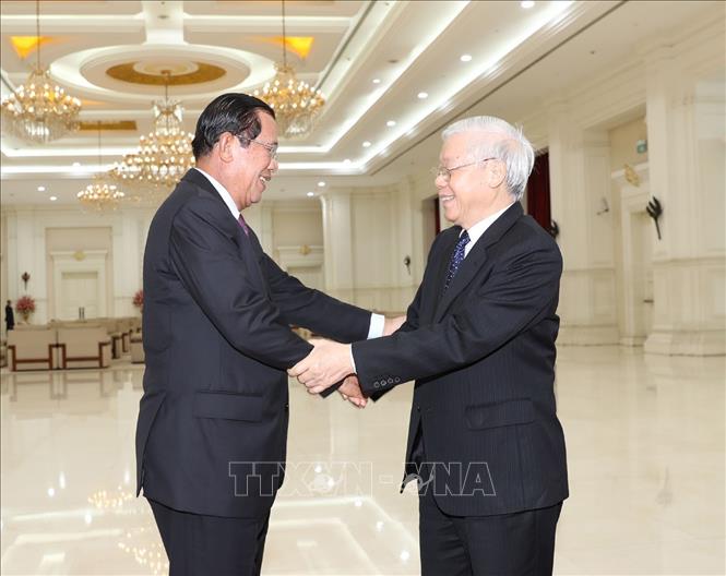 Trong ảnh: Tổng Bí thư, Chủ tịch nước Nguyễn Phú Trọng hội kiến Thủ tướng Chính phủ Hoàng gia Campuchia Samdech Hun Sen, ngày 26/2/2019, trong chuyến thăm cấp nhà nước Vương quốc Campuchia. Ảnh: Trí Dũng – TTXVN