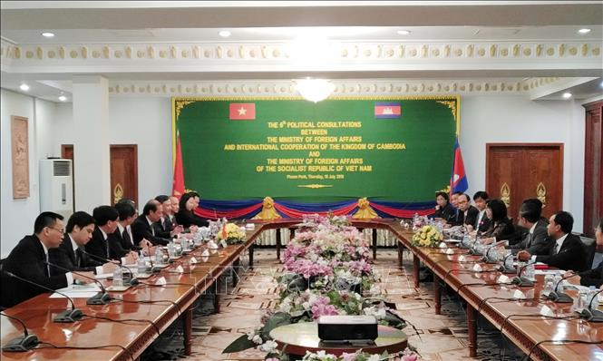 Trong ảnh: Ngày 18/7/2019, tại thủ đô Phnom Penh, Thứ trưởng Bộ Ngoại giao Nguyễn Quốc Dũng dẫn đầu đoàn đại biểu Việt Nam tham dự cuộc họp tham vấn chính trị lần thứ 6 giữa Bộ Ngoại giao Việt Nam và Bộ Ngoại giao và Hợp tác quốc tế Campuchia. Ảnh: Minh Hưng - TTXVN 