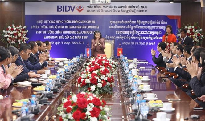 Trong ảnh: Chiều 15/10/2019, tại Hà Nội, Phó Thủ tướng Chính phủ Hoàng gia Campuchia Men Sam An thăm và làm việc với Ngân hàng Đầu tư và Phát triển Việt Nam (BIDV). Ảnh: Văn Điệp - TTXVN