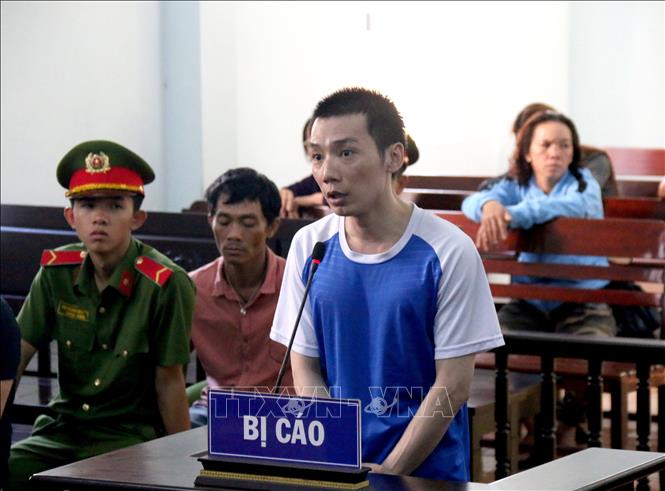 Trong ảnh: Bị cáo Nguyễn Viết Huy tại phiên tòa. Ảnh: Nguyễn Thanh - TTXVN